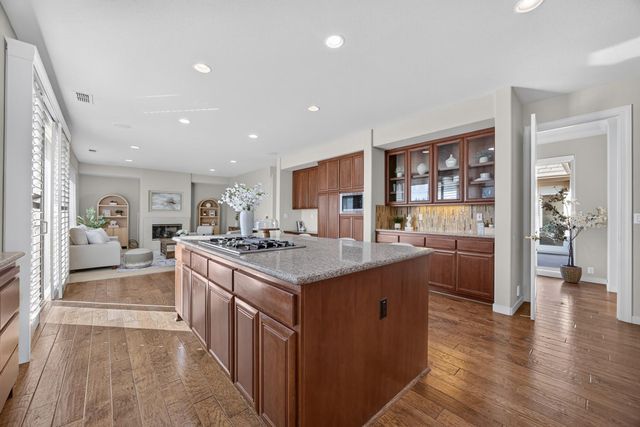 9596 Golf Course Ln, Elk Grove, CA 95758