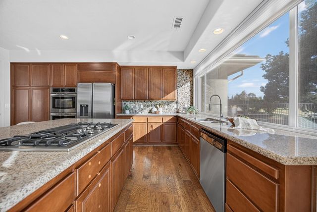 9596 Golf Course Ln, Elk Grove, CA 95758