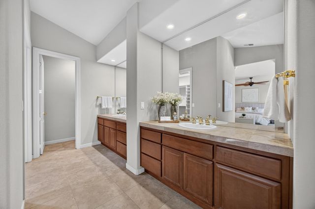 9596 Golf Course Ln, Elk Grove, CA 95758