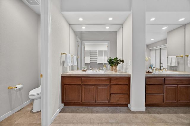 9596 Golf Course Ln, Elk Grove, CA 95758