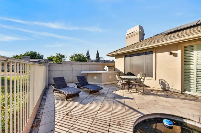 9596 Golf Course Ln, Elk Grove, CA 95758