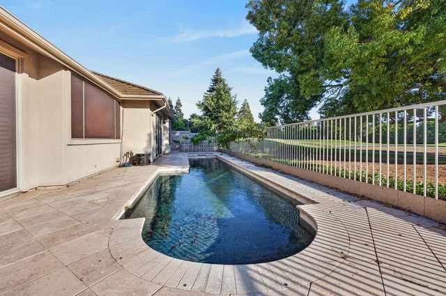 9596 Golf Course Ln, Elk Grove, CA 95758