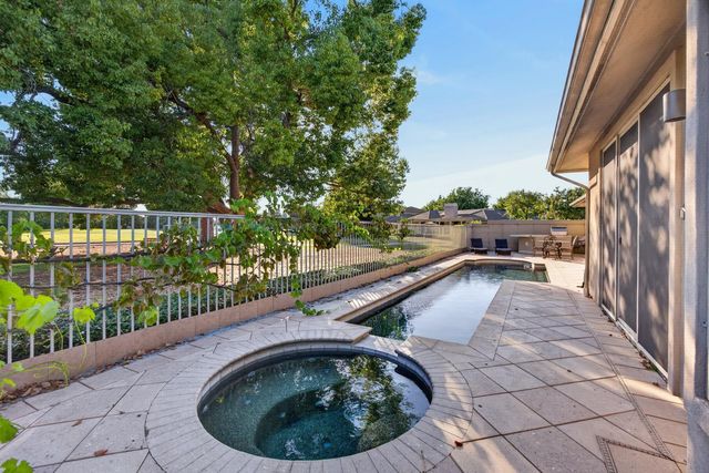 9596 Golf Course Ln, Elk Grove, CA 95758