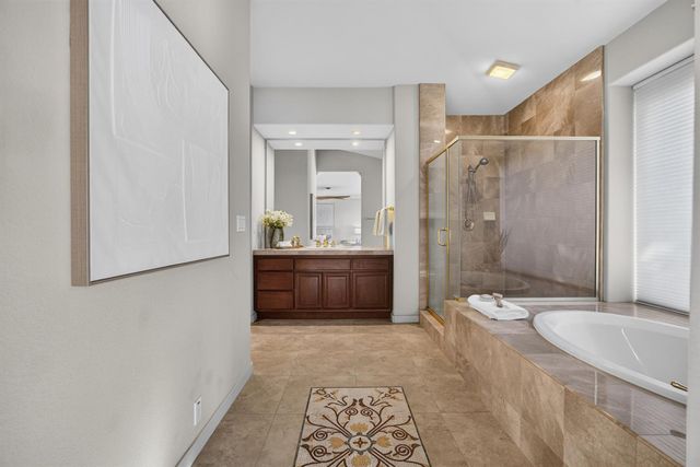 9596 Golf Course Ln, Elk Grove, CA 95758