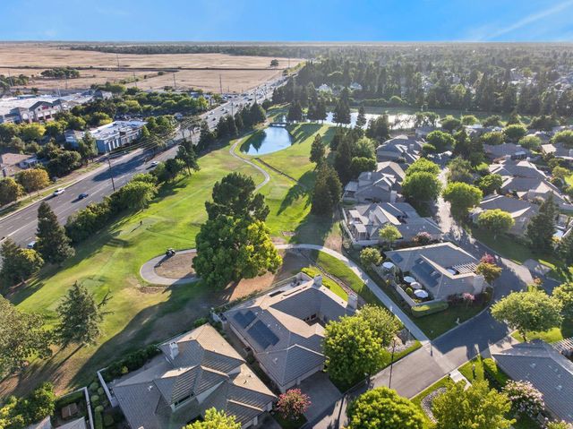 9596 Golf Course Ln, Elk Grove, CA 95758