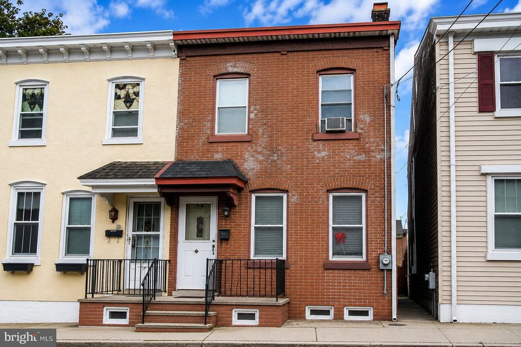 35 EMORY AVE, Trenton, NJ 08611