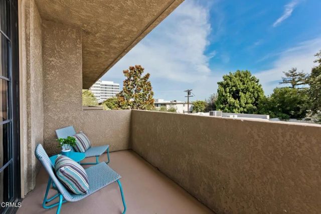 221 S Oak Knoll Avenue 304, Pasadena, CA 91101