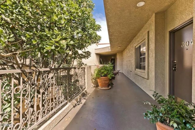 221 S Oak Knoll Avenue 304, Pasadena, CA 91101