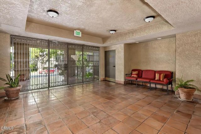 221 S Oak Knoll Avenue 304, Pasadena, CA 91101