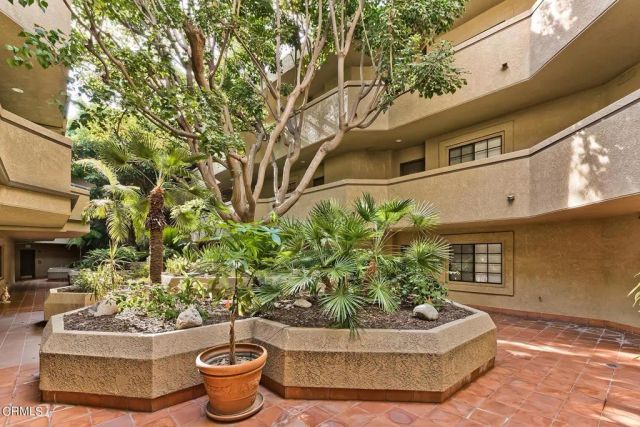 221 S Oak Knoll Avenue 304, Pasadena, CA 91101