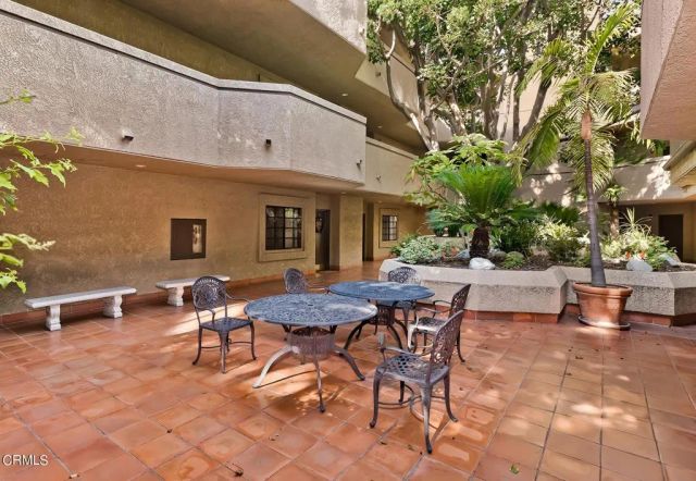 221 S Oak Knoll Avenue 304, Pasadena, CA 91101