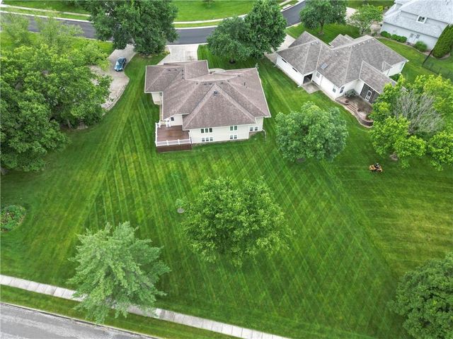 3024 S Fallbrook Court, Blue Springs, MO 64015
