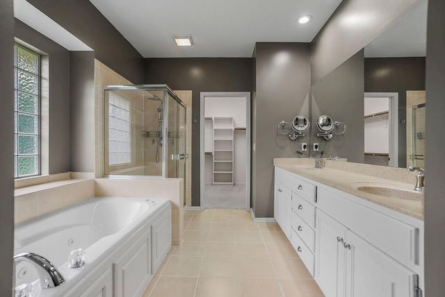 3024 S Fallbrook Court, Blue Springs, MO 64015