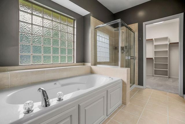 3024 S Fallbrook Court, Blue Springs, MO 64015
