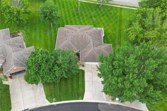 3024 S Fallbrook Court, Blue Springs, MO 64015