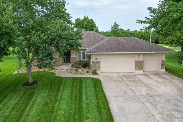 3024 S Fallbrook Court, Blue Springs, MO 64015