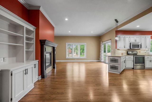 3024 S Fallbrook Court, Blue Springs, MO 64015