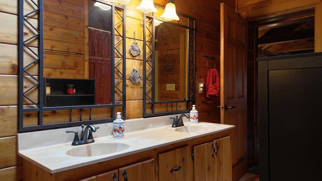 4002 CTY RD I, Saukville, WI 53080