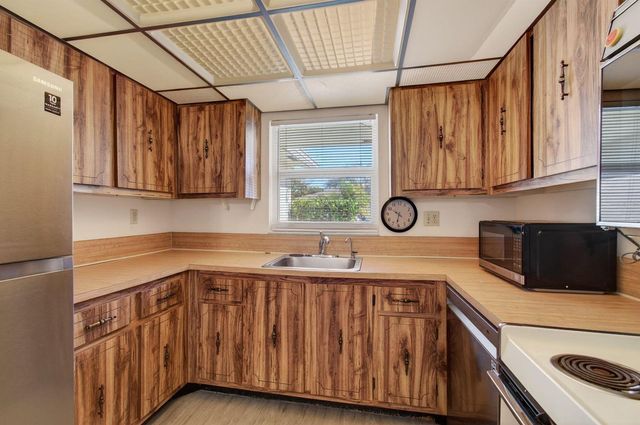 5392 Lakefront Boulevard A, Delray Beach, FL 33484