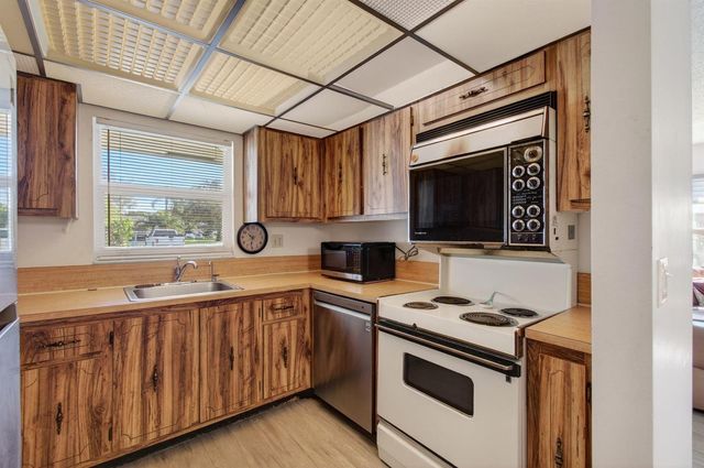 5392 Lakefront Boulevard A, Delray Beach, FL 33484