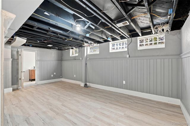 16130 Whitcomb Street, Detroit, MI 48235