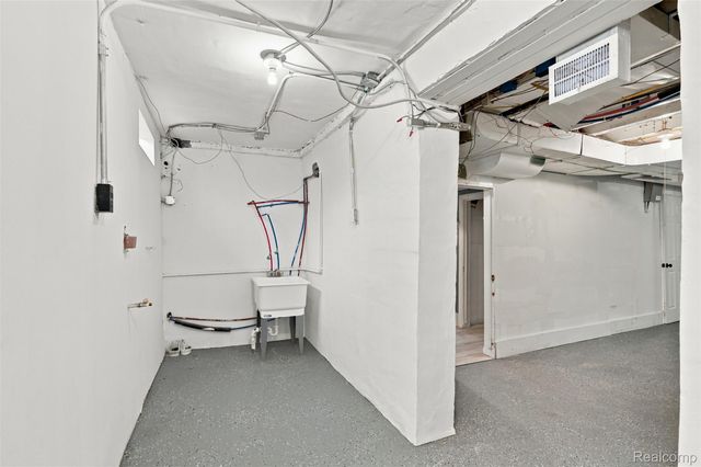 16130 Whitcomb Street, Detroit, MI 48235