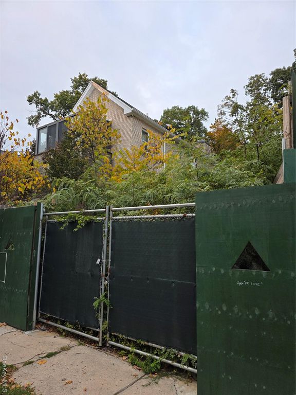 315 262nd Street, Bronx, NY 10471