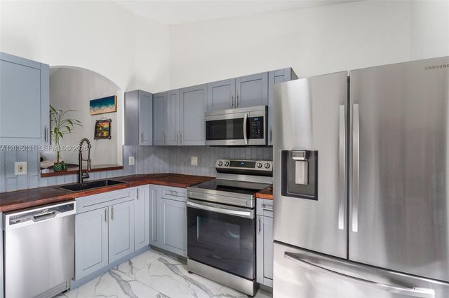 2140 NW 78th Ave 204, Pembroke Pines, FL 33024