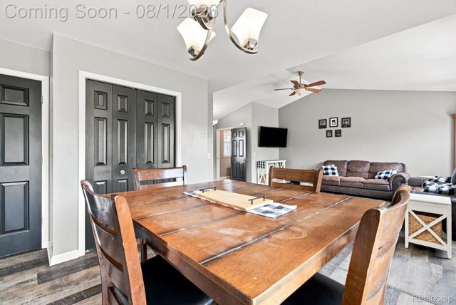 5189 Meadow Crest Circle, Grand Blanc Charter Township, MI 48442
