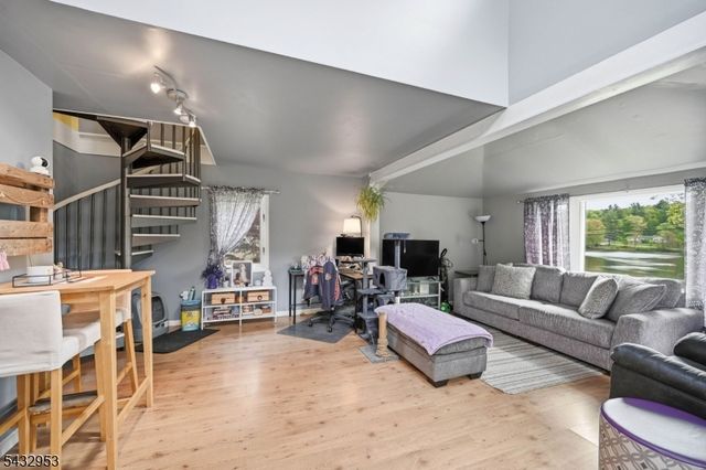48 Goldfinch Ln, West Milford Twp., NJ 07421