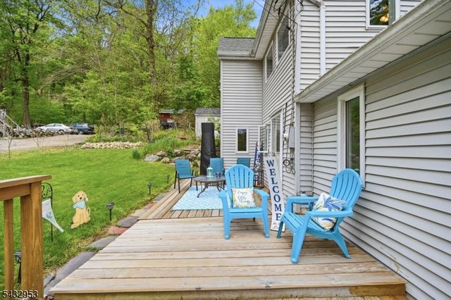48 Goldfinch Ln, West Milford Twp., NJ 07421