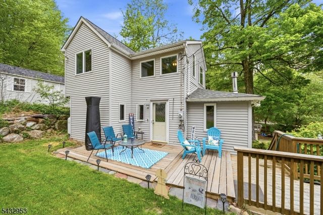 48 Goldfinch Ln, West Milford Twp., NJ 07421