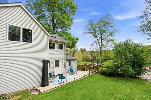 48 Goldfinch Ln, West Milford Twp., NJ 07421