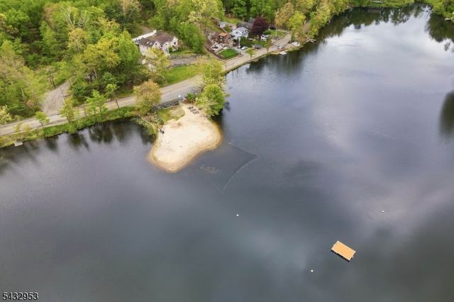 48 Goldfinch Ln, West Milford Twp., NJ 07421