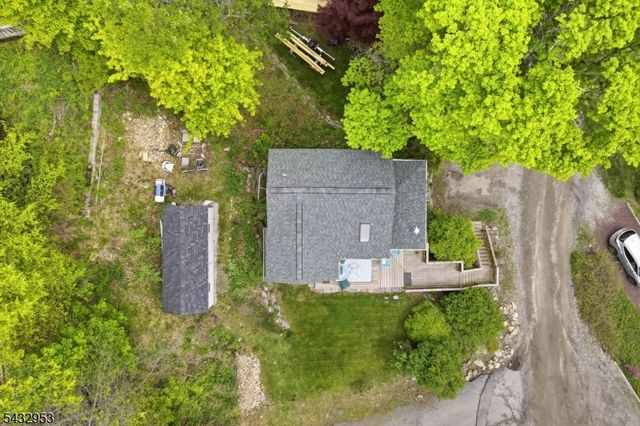 48 Goldfinch Ln, West Milford Twp., NJ 07421