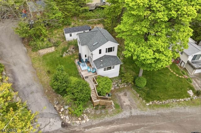 48 Goldfinch Ln, West Milford Twp., NJ 07421