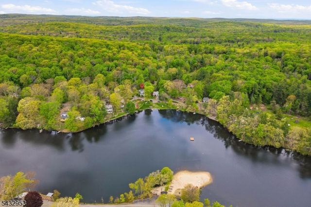 48 Goldfinch Ln, West Milford Twp., NJ 07421