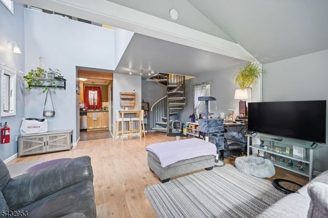 48 Goldfinch Ln, West Milford Twp., NJ 07421