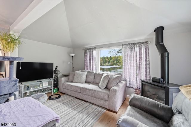 48 Goldfinch Ln, West Milford Twp., NJ 07421