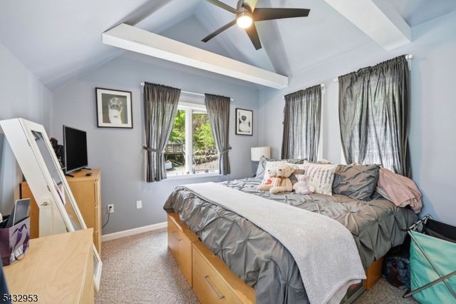 48 Goldfinch Ln, West Milford Twp., NJ 07421