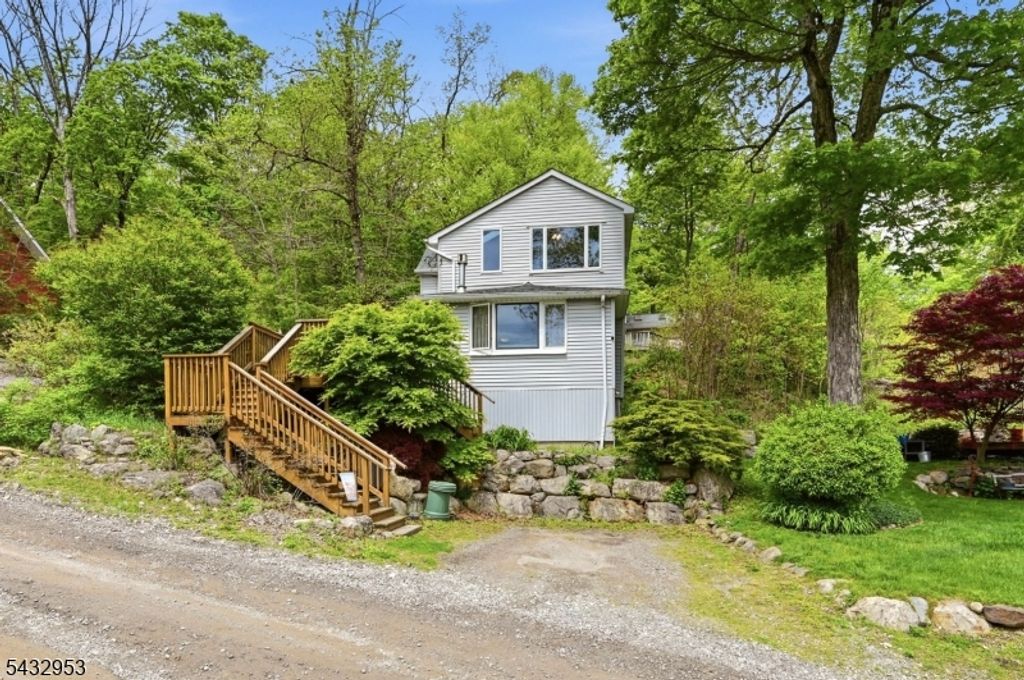 48 Goldfinch Ln, West Milford Twp., NJ 07421 — photo 2