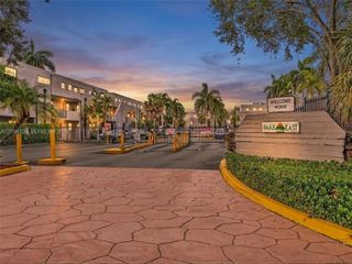 210 NW 87th Avenue L206, Miami, FL 33172