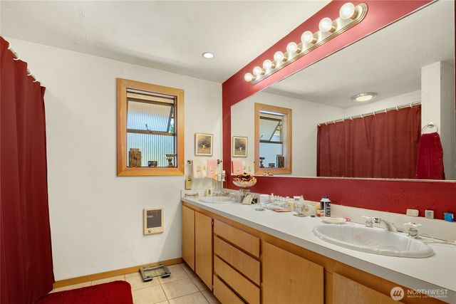 351 NE 163rd, Shoreline, WA 98155