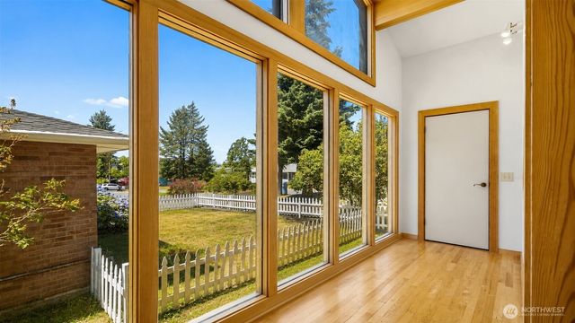 351 NE 163rd, Shoreline, WA 98155