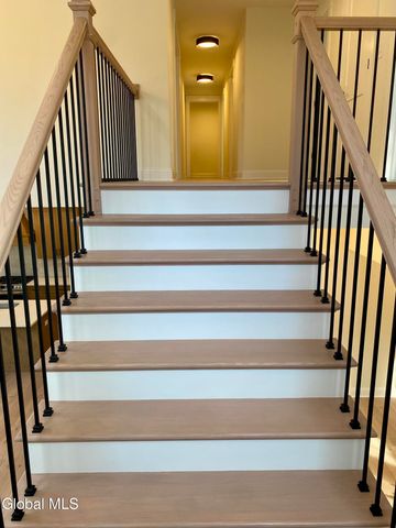 73 Ashtree Lane, Niskayuna, NY 12309