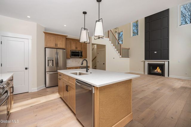 73 Ashtree Lane, Niskayuna, NY 12309