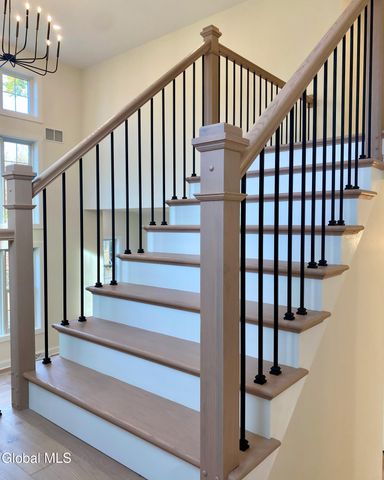 73 Ashtree Lane, Niskayuna, NY 12309