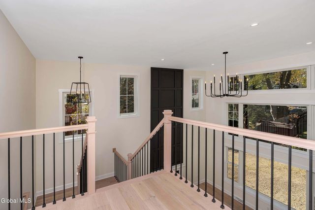 73 Ashtree Lane, Niskayuna, NY 12309