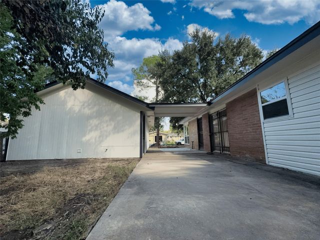 13406 Melcher Drive, Houston, TX 77045