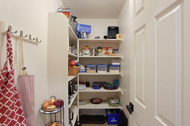 1583 Roger Dr, Tracy, CA 95304